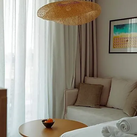 Hotel Liv & Co 4*